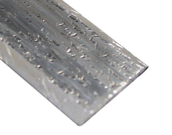 Moulure biseautée en aluminium robuste argent martelé 1-1/2" x 12'