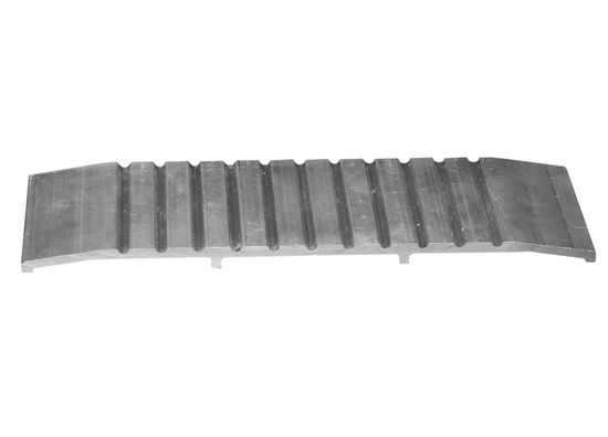 Seuil de porte en aluminium profil bas perforations au centre Fini naturel 1/2" x 6" x 12'