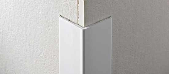 Moulure de protection de coin avec adhésif Proedge PVC blanc - (30 mm) 1-3/16" x 1-3/16" x 8' 10-5/16"