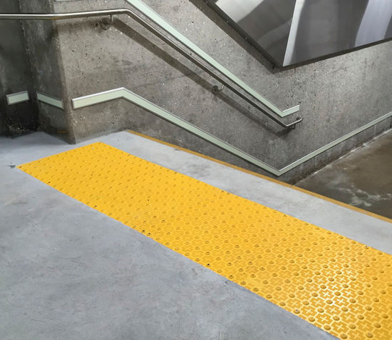Access Tile Carreaux de guidage à appliquer en surface #33538 jaune fédéral 12" x 36"