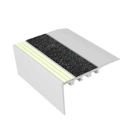Ecoglo RC4-E30 Nez de marche photoluminescent pour tapis avec bande antidérapante grise 3.5" (vendu en pied linéaire)
