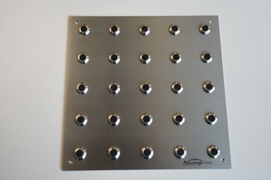 Advantage Unique Plaque en acier inoxydable avec dômes tronqués avec centre noir carborundum 12" x 12"