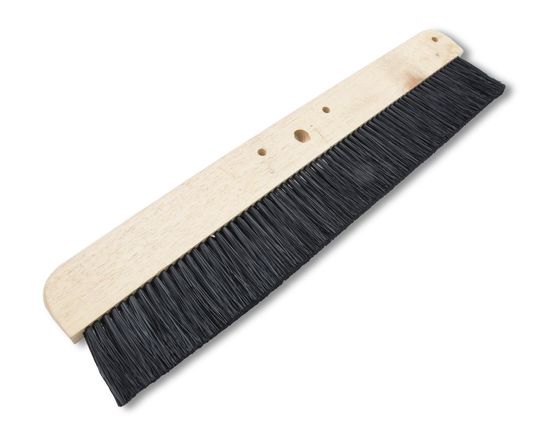 Balai à béton en bois 48" avec des poils en polypropylène noirs